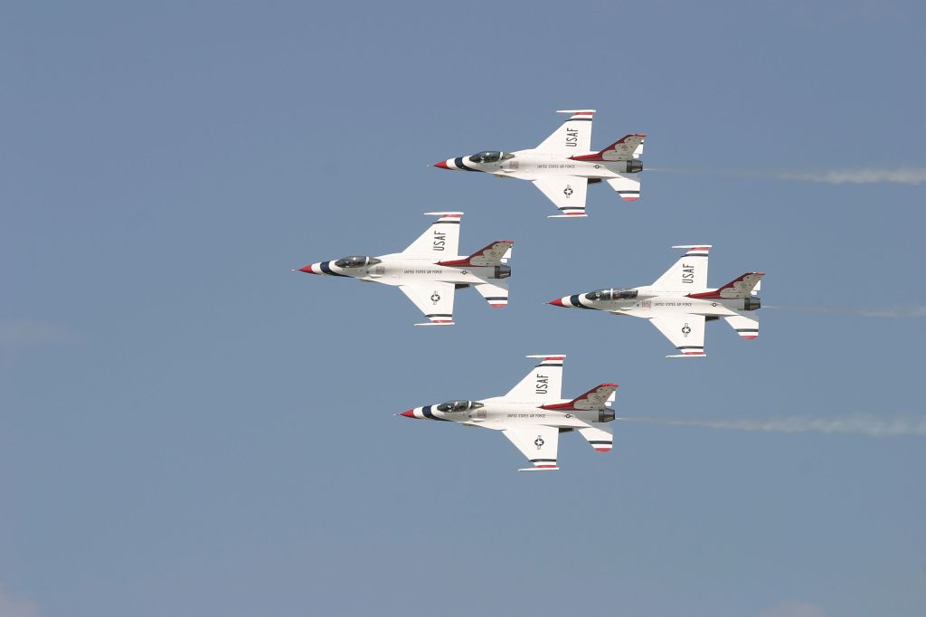 e1494__20-may_15-38_andrews_f16_thunderbirds